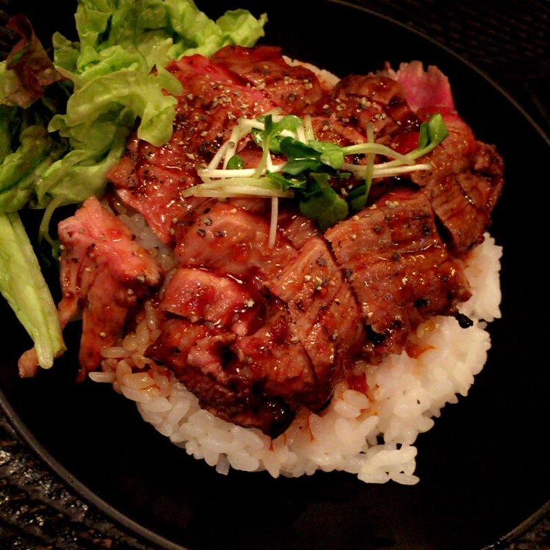 ステーキ丼(並) （2番人気）(レッドロック 高田馬場店)