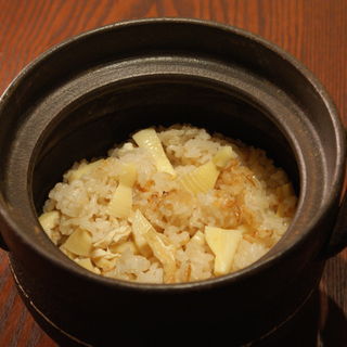 タケノコの土鍋炊きごはん(やさい料理 おとや 南青山店)