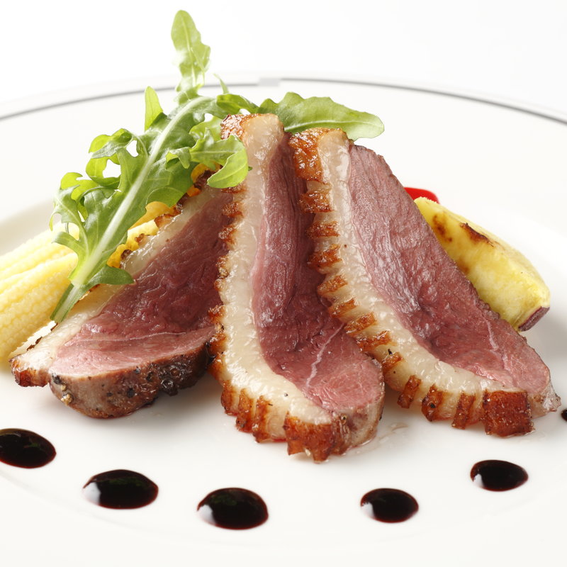 鴨胸肉のロースト　フランボワーズソースで(Ore Beato)