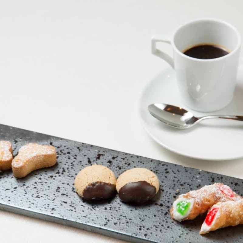 小菓子(OSTERIA　ESTROSO （オステリア　エストローソ）)