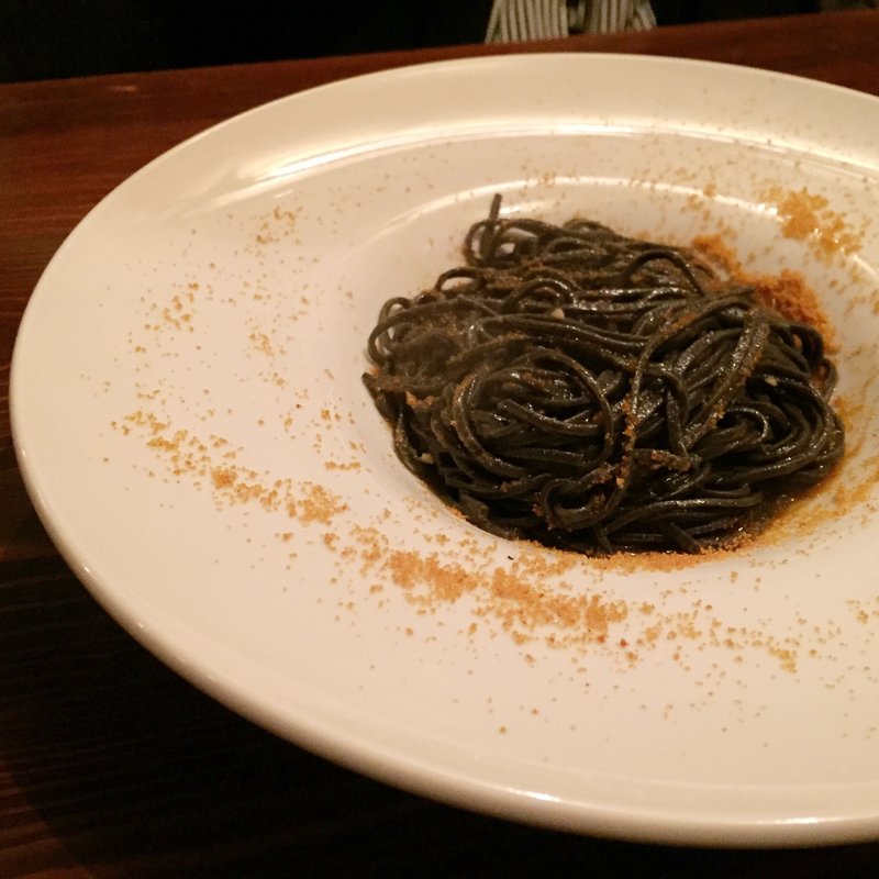 イカ墨を練り込んだカラスミがけスパゲティ(ラ　フェニーチェ （la　FenicE）)