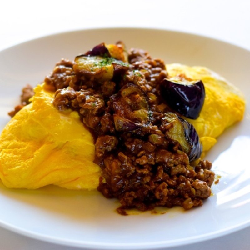 なすのキーマ風カレーソースオムライス(キッチンエッグス （Kitchen Eggs）)
