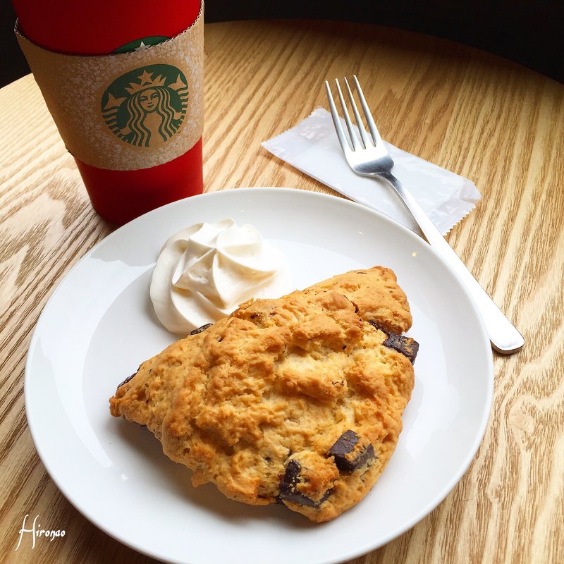 チョコレートチャンクスコーン+ホイップ(スターバックス・コーヒー 京都三条大橋店 )