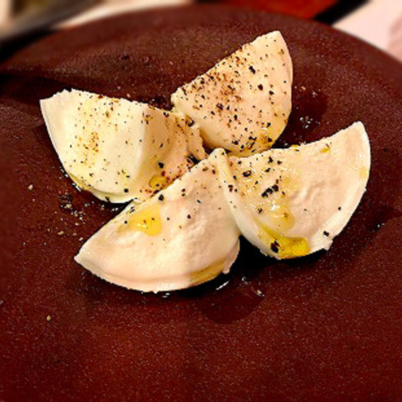 モッツァレラチーズのオリーブオイルがけ(ビストロガブリ 野毛店 )