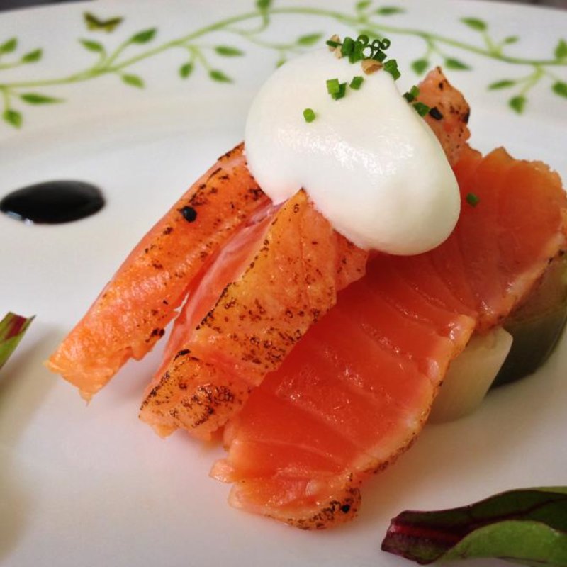 サーモンのポワレ(オー グー ドゥ ジュール （Au gout du jour）)