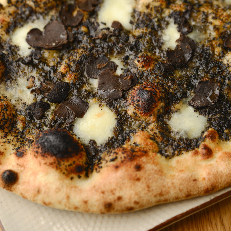 Pizzaタルトゥーフォ(オービカ モッツァレラバー 六本木ヒルズ店 （OBIKA MOZZARELLA BAR）)