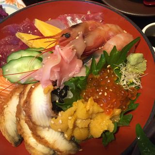 ランチ海鮮丼(泳ぎいか・ふぐ・いわし・大阪懐石料理・遊食遊膳 笹庵 （ささあん）)