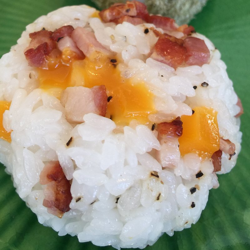 ベーコン&チェダーチーズおにぎり(精米所カフェ藤原米穀店 )