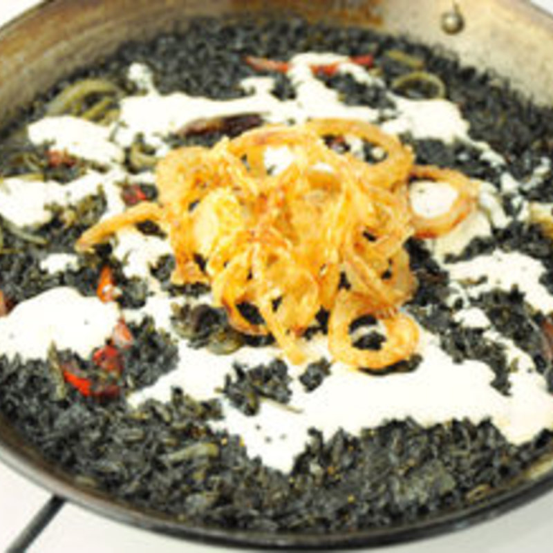 イカスミのパエリア(千住バル　ricorico )