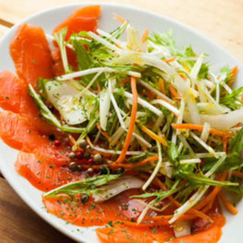 サーモンのカルパッチョ(Bistro ぴっかんて)