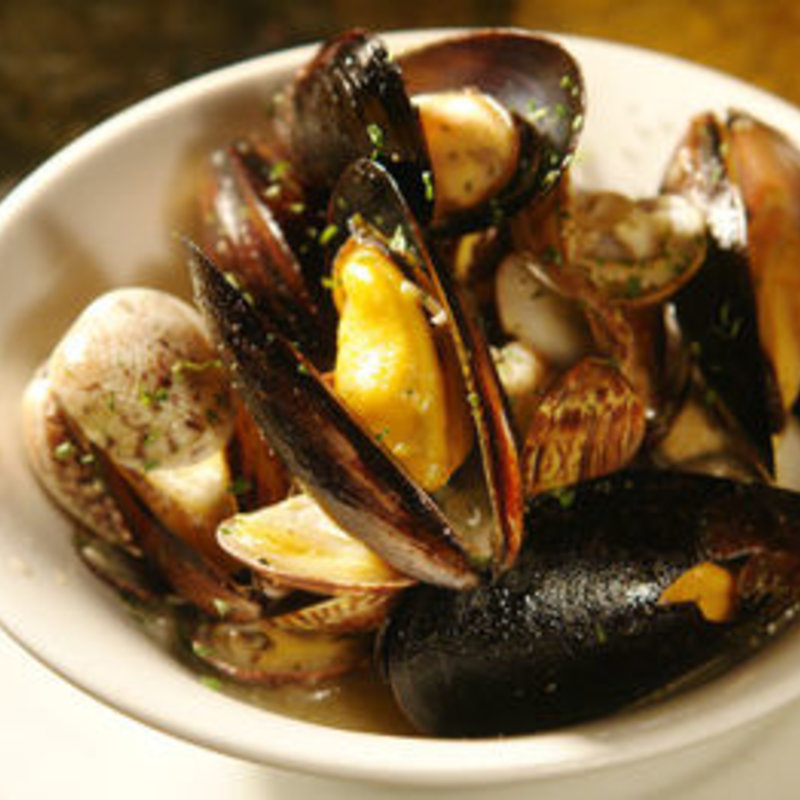 ムール貝とあさりの白ワイン蒸し(Bistro ぴっかんて)