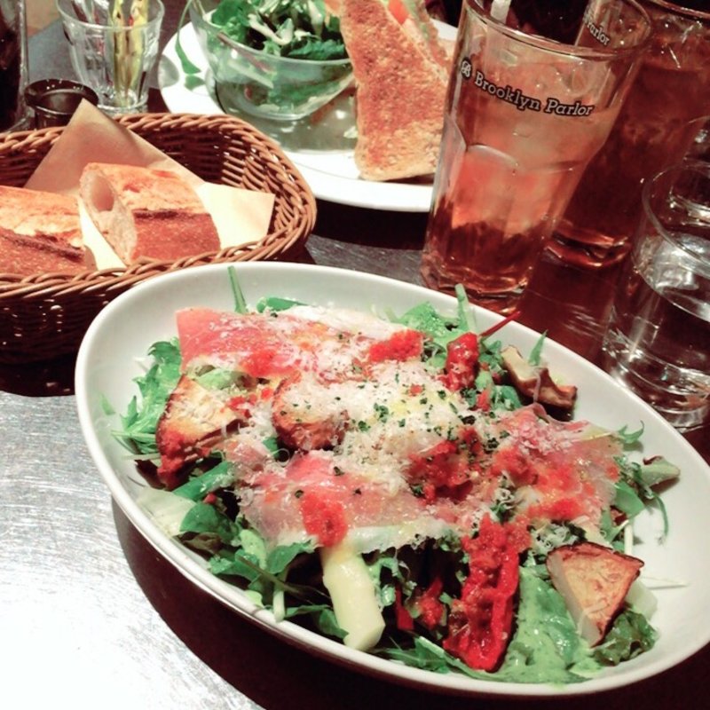 ブルックリンサラダ（スモークサーモンモルタデッラパテポーチドエッグ(ブルックリンパーラー新宿)
