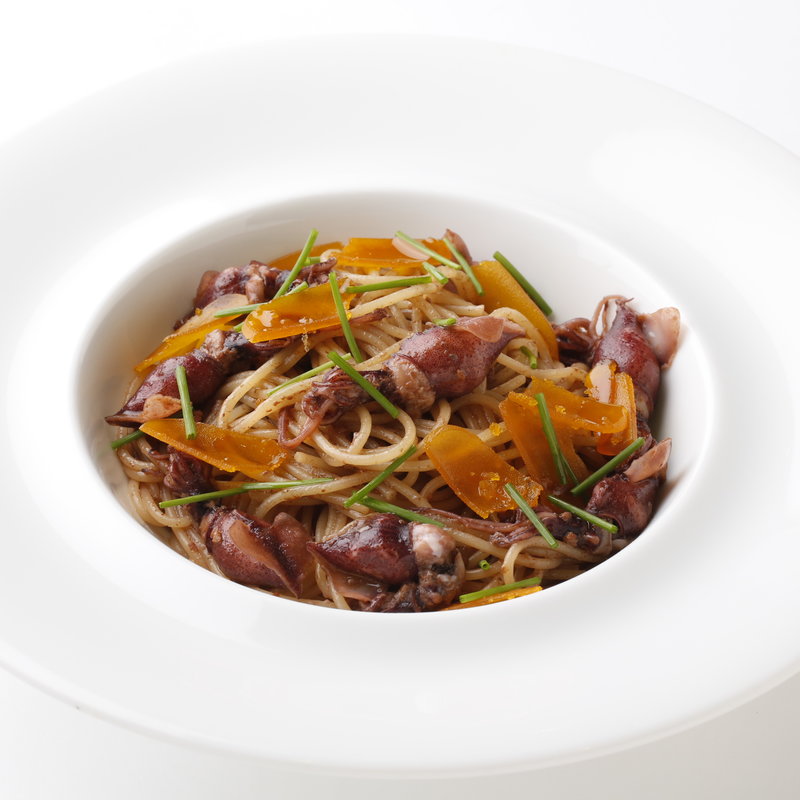 スパゲッティーニ 生ホタルイカのペペロンチーノ カラスミ添え(osteria gianni)