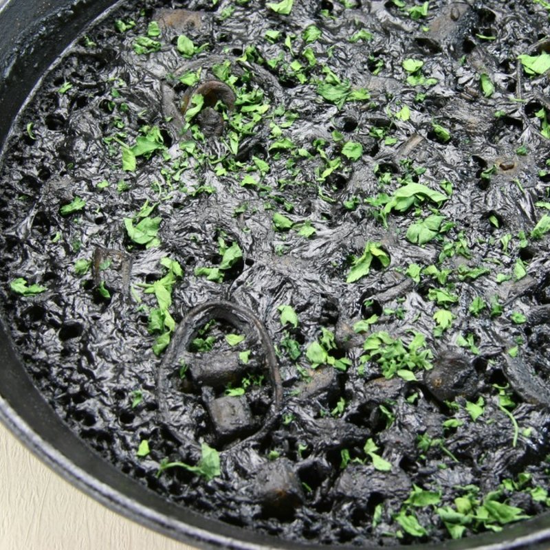 イカ墨のパエジャ(BAR de ESPANA ocho)