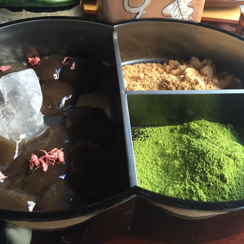 蕨もち(廚菓子くろぎ （クリヤカシクロギ）)