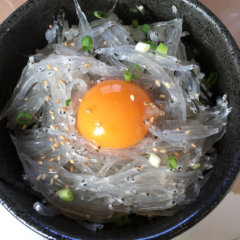 生しらす丼(キッチンカフェどんぐり)