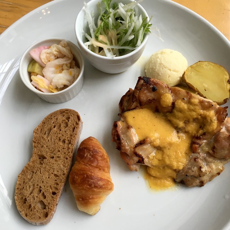 鶏もも肉のグリル 和風ねぎソース(エコファームカフェ632原宿)