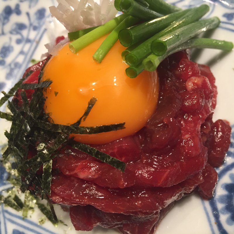 桜ユッケ(本家とらちゃん 法善寺横丁店)