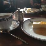 濃厚なチーズケーキとコーヒー(cafe DECO （カフェ デコ）)
