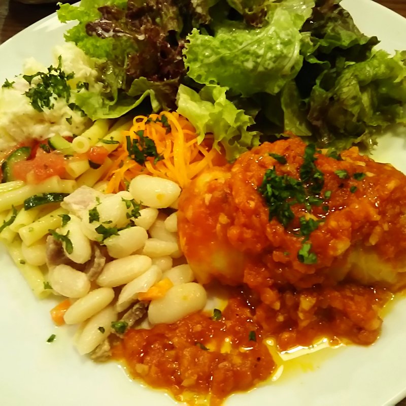 トマトソースのロールキャベツとサラダプレート(Tocci （トッチ）)