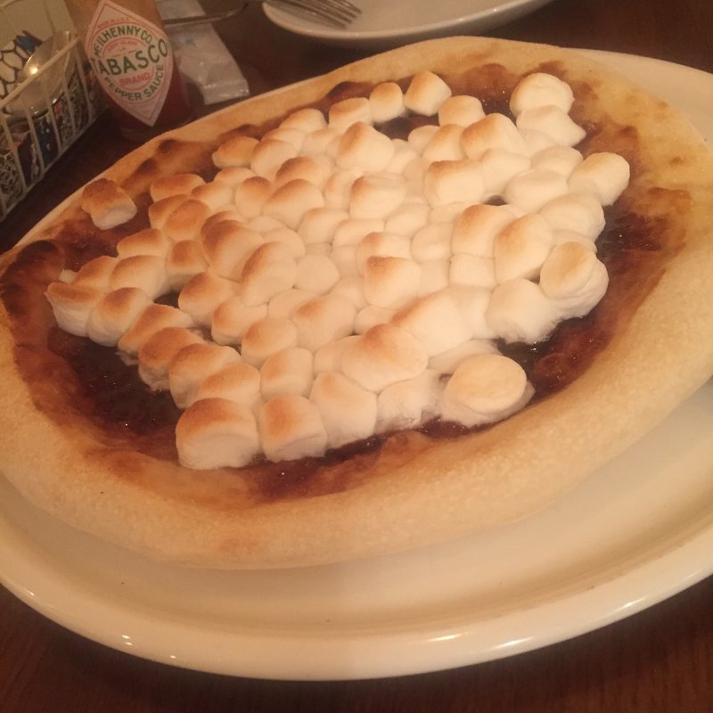 マシュマロチョコのピザ(pizza&cafébird)