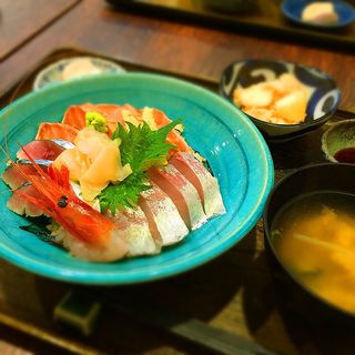 秋の海鮮丼(河童土器屋)