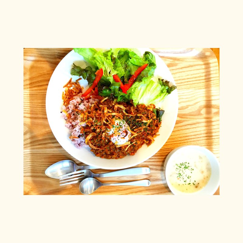 ドライカレー温玉のせ(カフェコティ （cafe KOTI）)