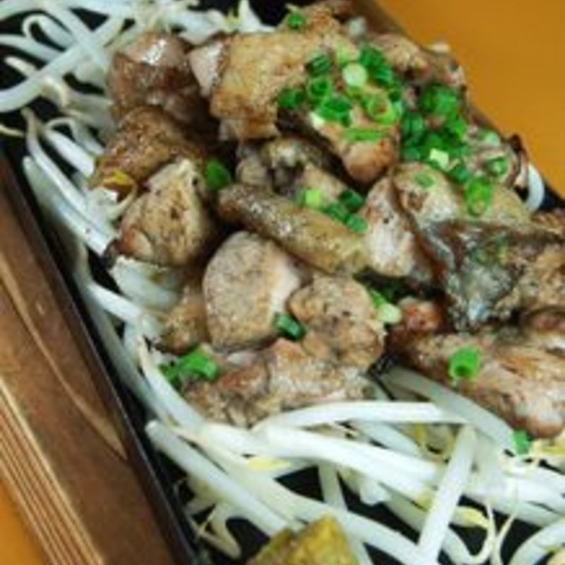 地鶏もも肉じとっこ焼き(寿一郎・二郎 )