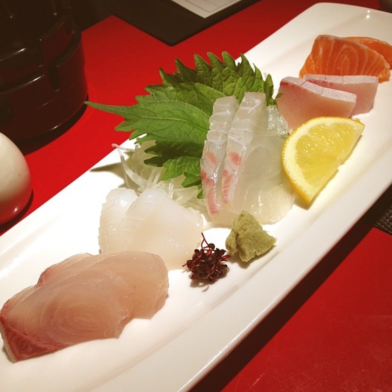 お造りの盛合せ(飯田屋 惣平 （いいだや そうへい）)