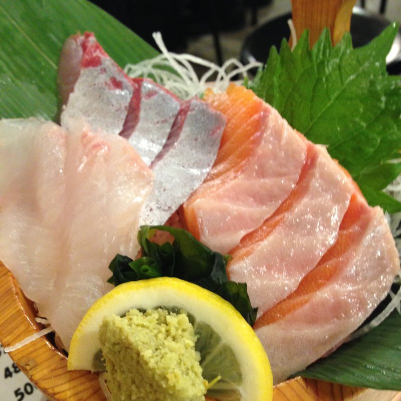 お造り盛合せ(茨木 豊丸 （とよまる）)