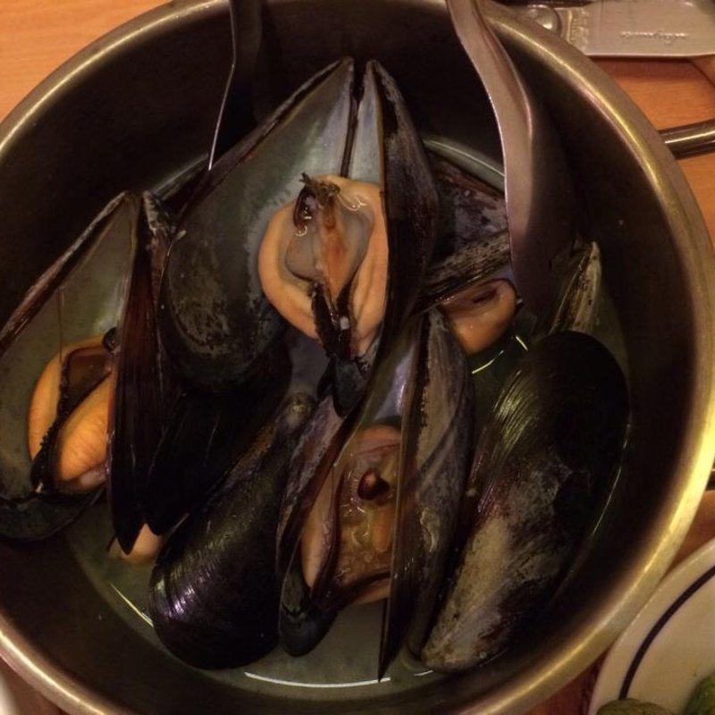 国産ムール貝の白ワイン蒸し(ビストロ オオカミ )