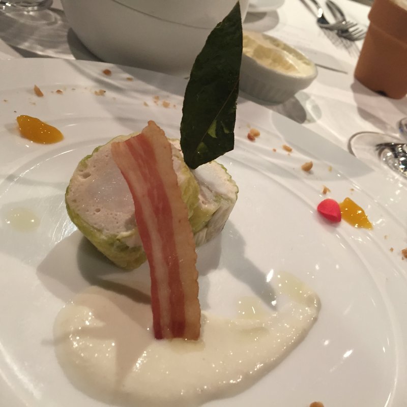 旬のアンコウと鶏胸肉のムース(Casita)