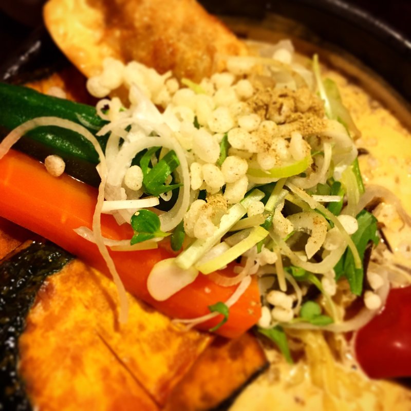 スパイス豚骨みそラーメン(橙〜オレンジ)