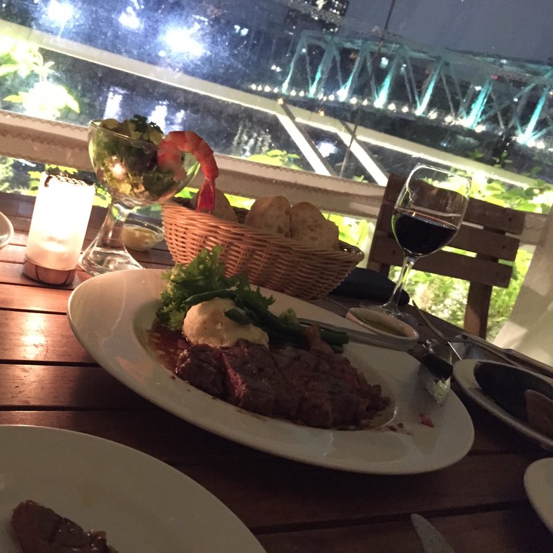 牛のステーキ(T.Y.HARBOR)