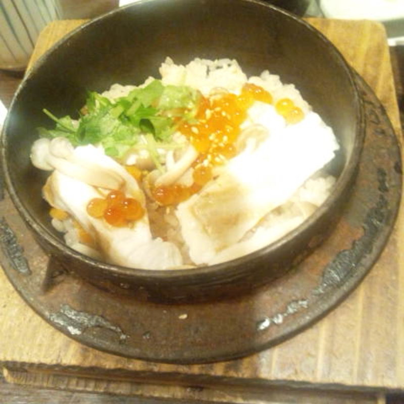 真鯛といくらとしめじの釜めし (釜めし菜時記 菜つ屋)