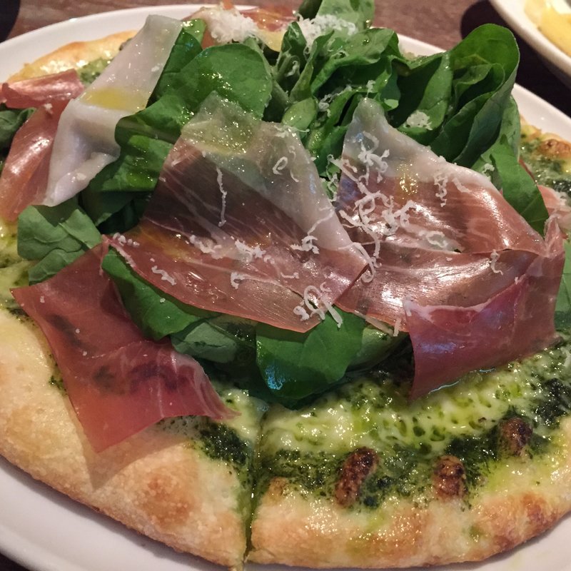 生ハムのピザ(ロイヤルガーデンカフェ青山)