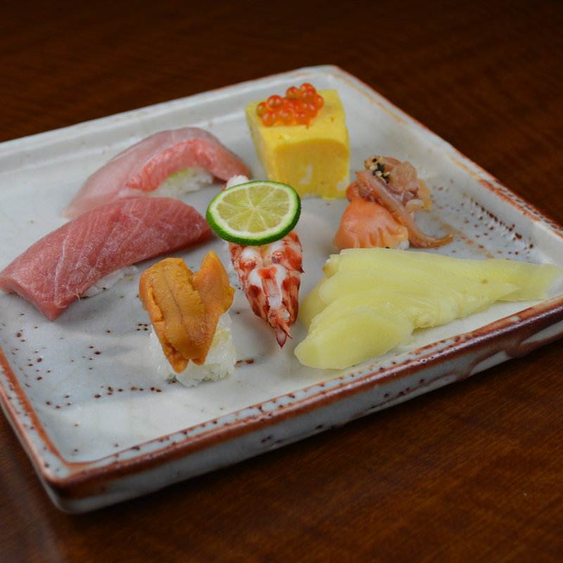 握り盛り合わせ(扇鮨 （オオギズシ）)