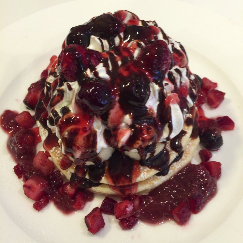 チョコバナナベリーパンケーキ(カフェシュシュ)