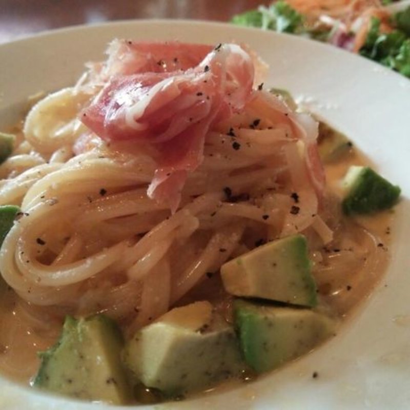 アボカドと生ハムのクリームパスタ(ホヌカフェ （honucafe）)