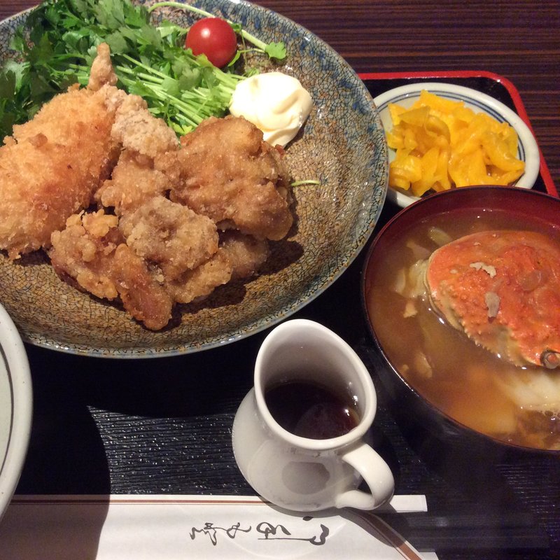 グラタンコロッケと若鶏の唐揚げ定食(ゔぃゔぃ庵)