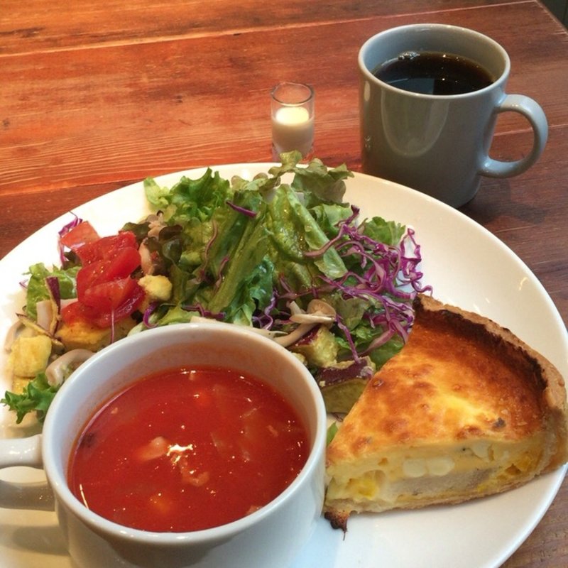 季節のキッシュプレート(カフェ コクテル堂 横浜みなとみらい店)