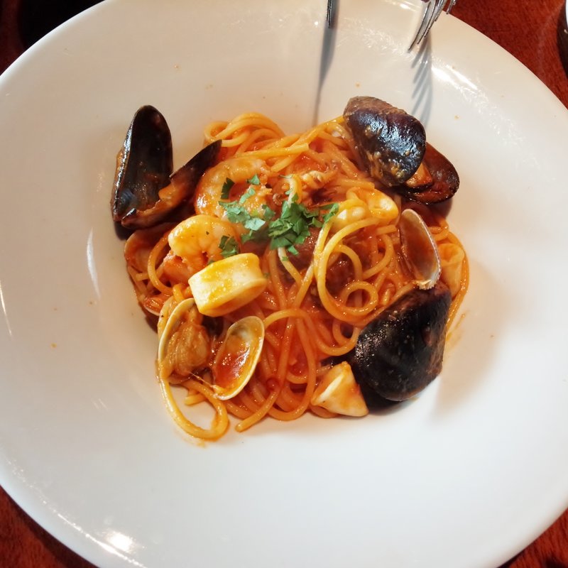 たっぷり魚介 ペスカトーレロッソ 大盛り(THE RIGOLETTO ocean club)