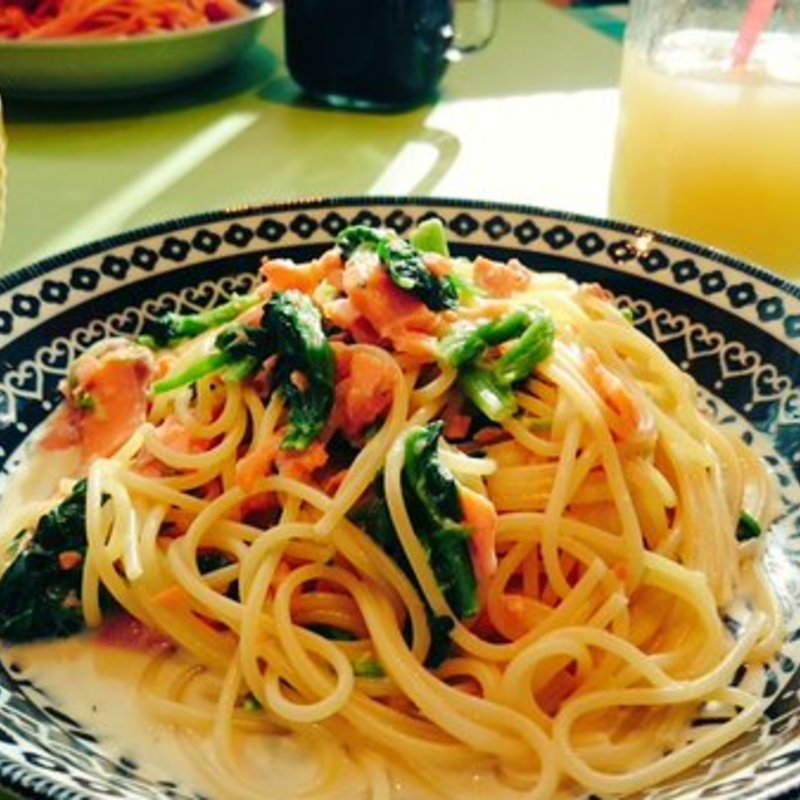 サーモンとほうれん草のクリームパスタ(ダイニングバー グルニエキッチン )