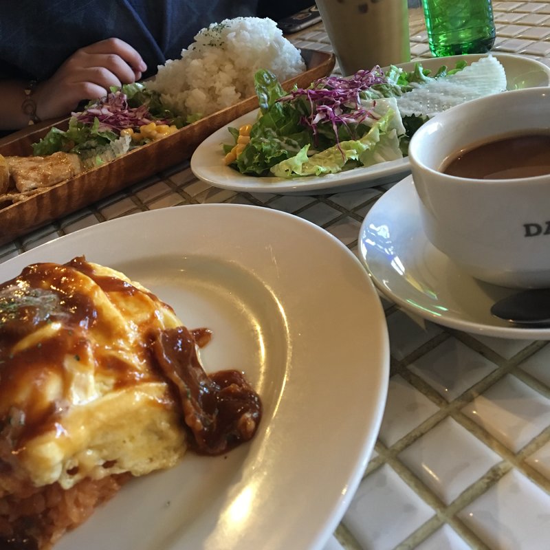 オムライス(デイリーズカフェ ヒガコ)