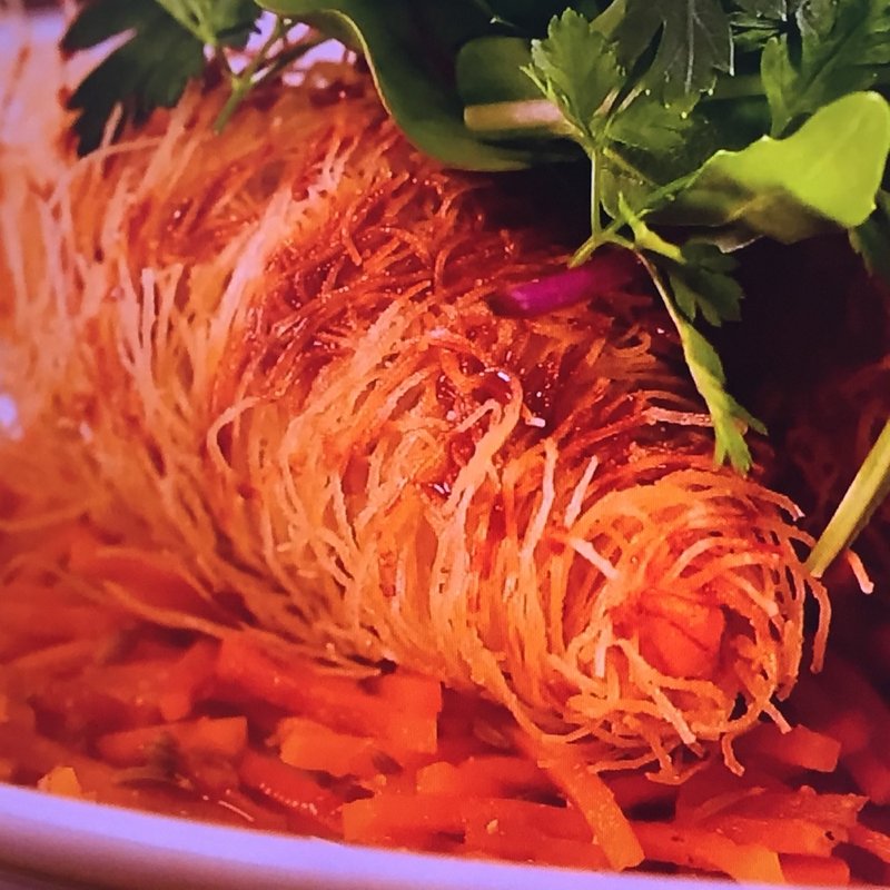 天使のエビのｶﾀﾞｲﾌ包み　人参としょうがのソース(ル・コントワ)