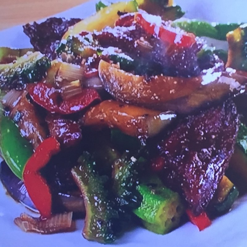 牛ハラミと旬野菜の黒胡椒炒め(幸菜福耳 （コウサイフクミミ）)