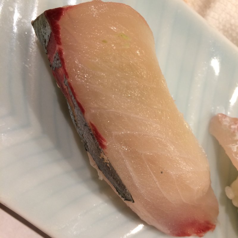 ハマチ（二貫）(すし和食のお店田まい （たまい）)