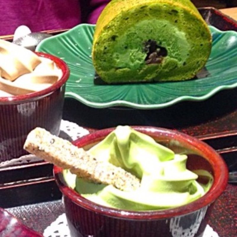 堂島あずきロールソフトクリームセット(カフェ ソラーレ Tsumugi LUCUA店 （カフェソラーレ ツムギ）)