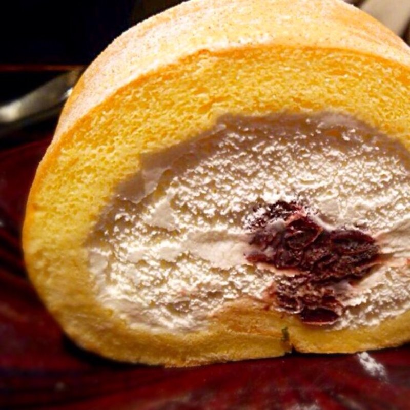 堂島あずきロール(カフェ ソラーレ Tsumugi LUCUA店 （カフェソラーレ ツムギ）)