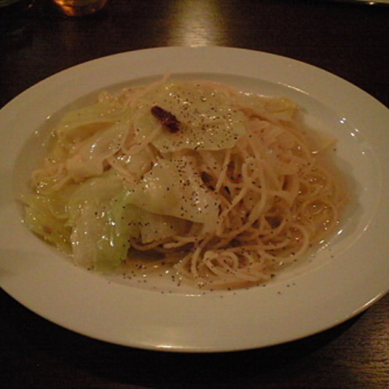 キャベツとアンチョビのペペロンチーノ(Lafiesta)